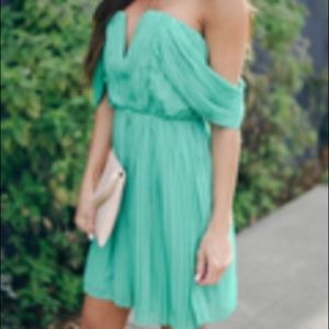 Prom Queen Off The Shoulder Pleated Dress - Kelly Green